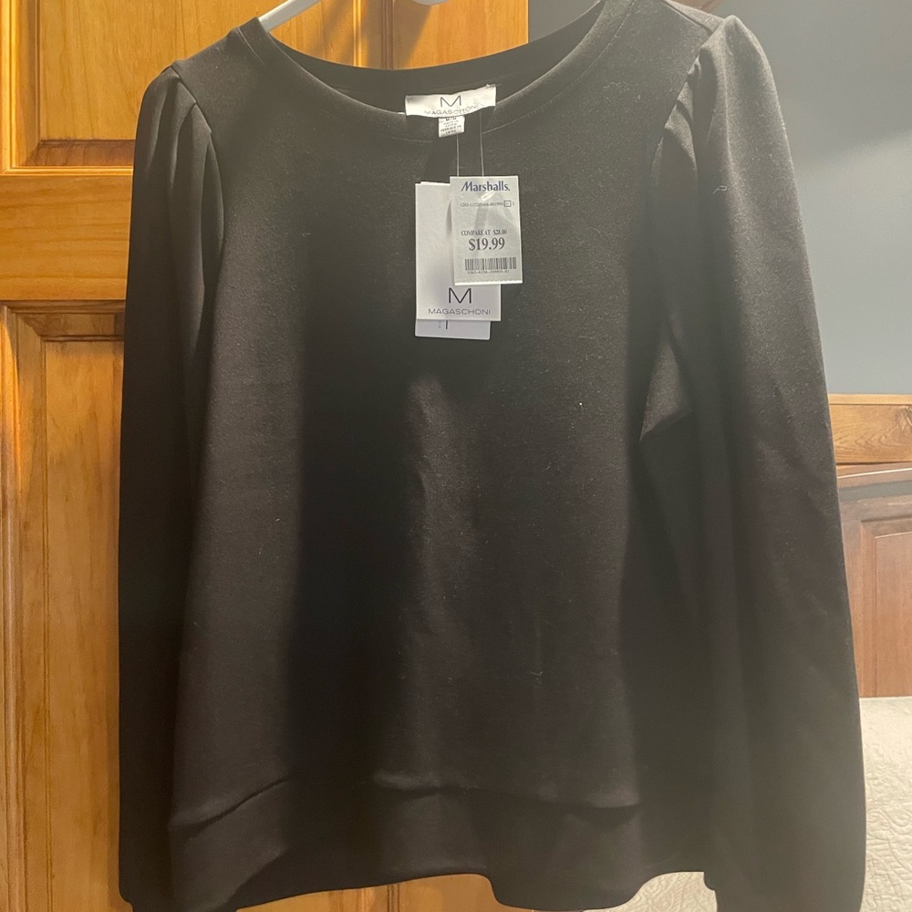 Women’s size medium black knit short. New with tags. Purchased from Marshalls.